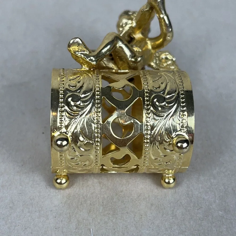 VTG 8pc Gold Tone‎ Metal Angel Playing Violin Filigree Napkin Ring Holder Signed
